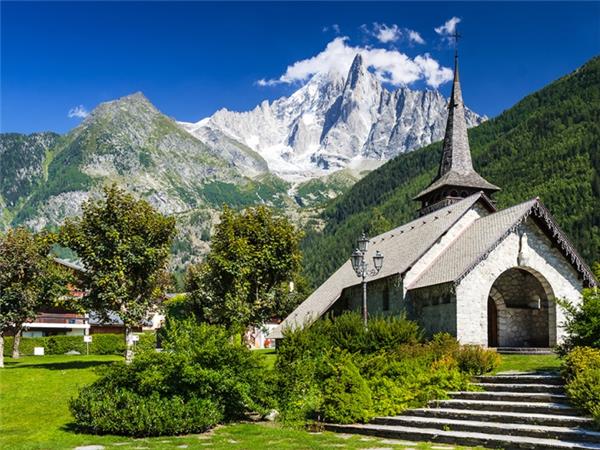 Alpine walking in Mont Blanc
