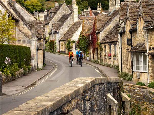 E- bike guided tour in The Cotswolds