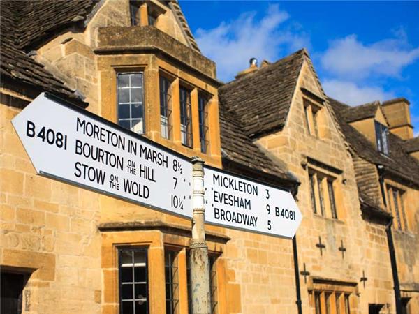 E- bike guided tour in The Cotswolds