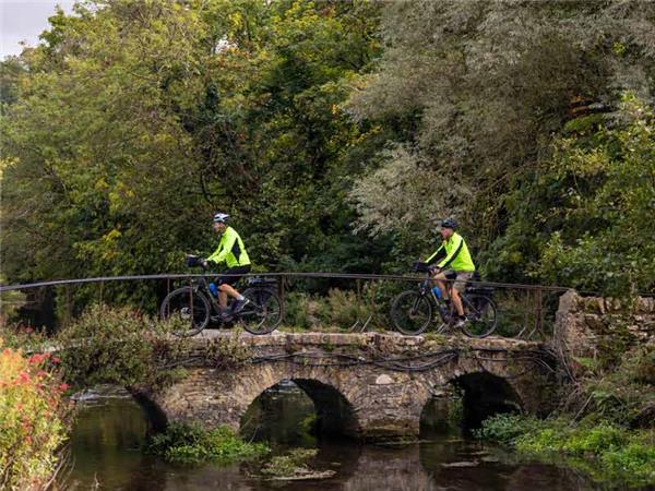 E- bike guided tour in The Cotswolds