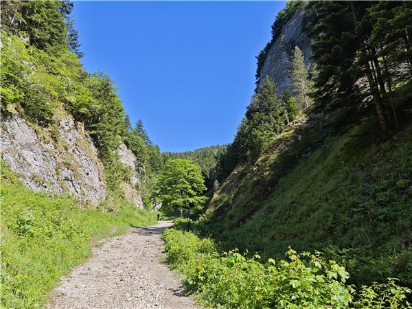 Poland�s High Tatras mountains hiking vacation