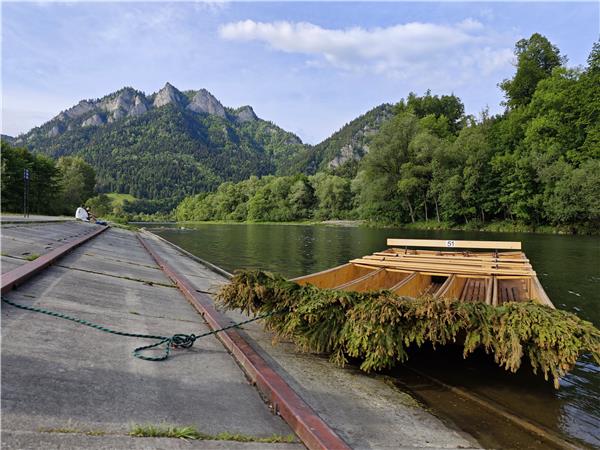 Poland�s High Tatras mountains hiking vacation