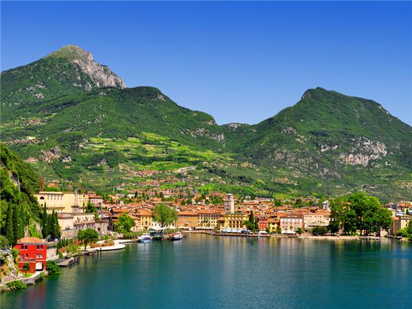 Walking in Lake Garda: Valle dei Laghi vacation