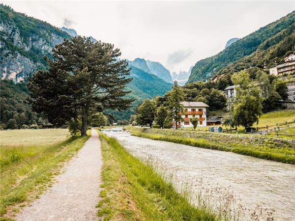 Walking in Lake Garda: Valle dei Laghi vacation
