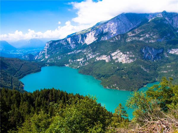 Walking in Lake Garda: Valle dei Laghi vacation