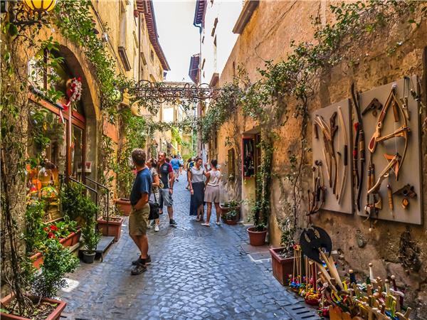 Self guided walking in Umbria holiday