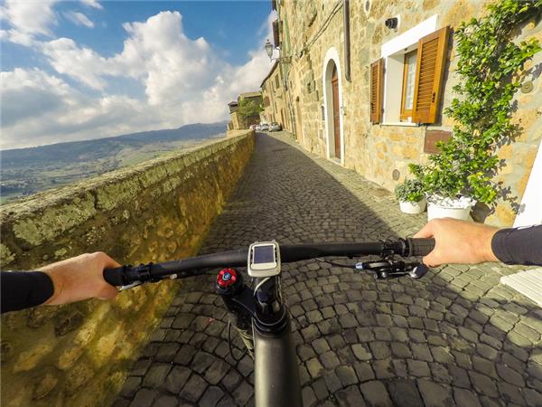 Self guided e biking in Umbria vacation