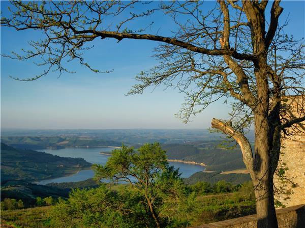 Self guided e biking in Umbria vacation