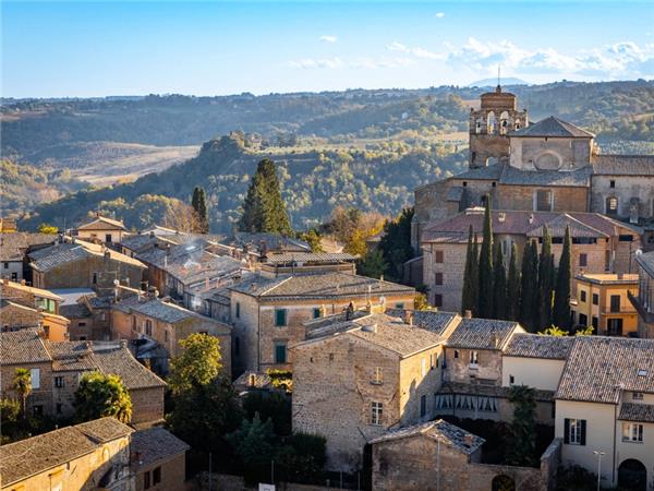 Self guided e biking in Umbria vacation
