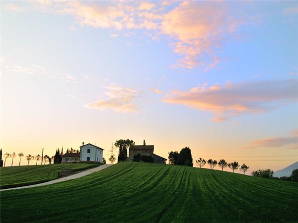 Self guided e biking in Umbria vacation
