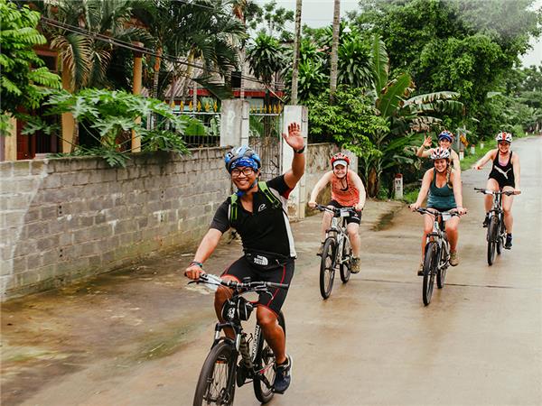 Activity vacation in Vietnam hike, bike & kayak