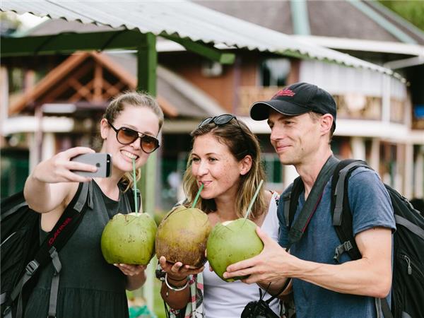 Borneo highlights tour, small group