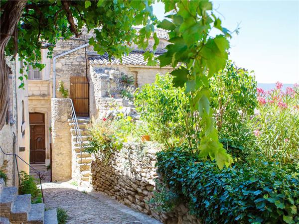 Provence cycling vacation in France