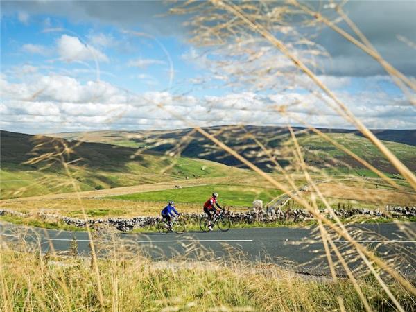 Road cycling tour in UK and Ireland