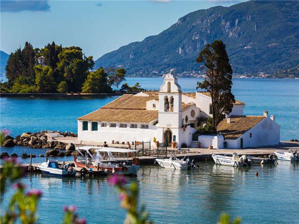Walking vacation in Corfu, Greece