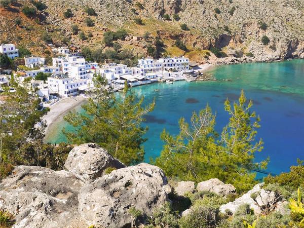 Walking vacation in Crete