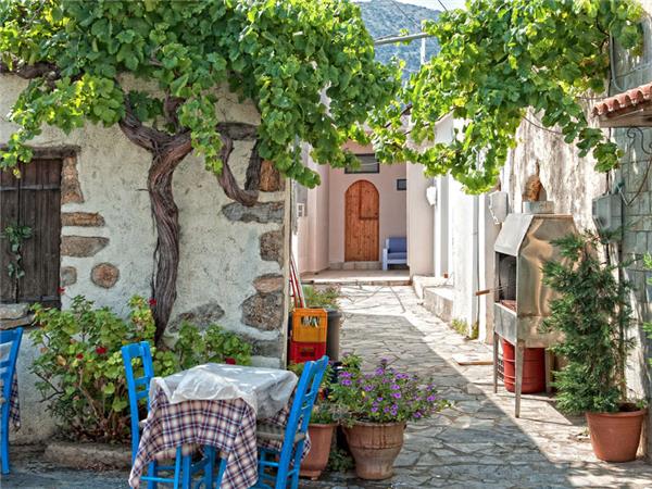 Walking vacation in Crete
