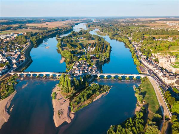 Loire Valley cycling vacation in France