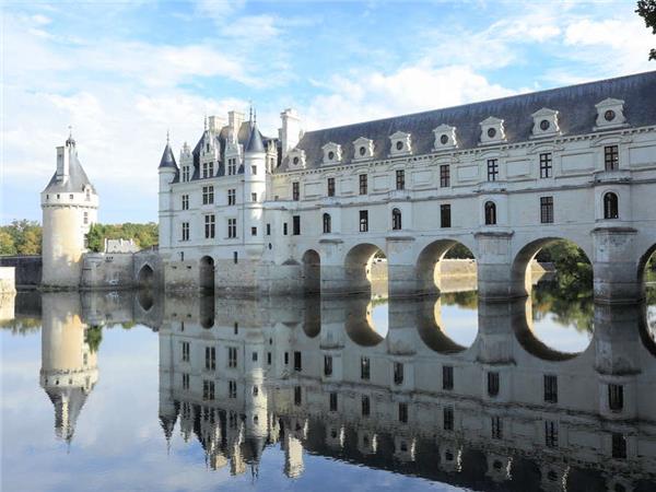 Loire Valley cycling vacation in France