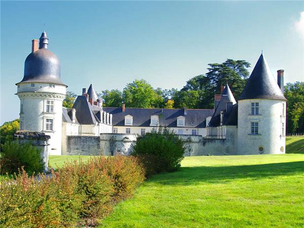 Loire Valley cycling vacation in France