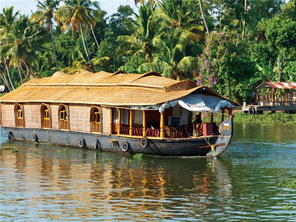 Tamil Nadu to Kerala cycling vacation, India