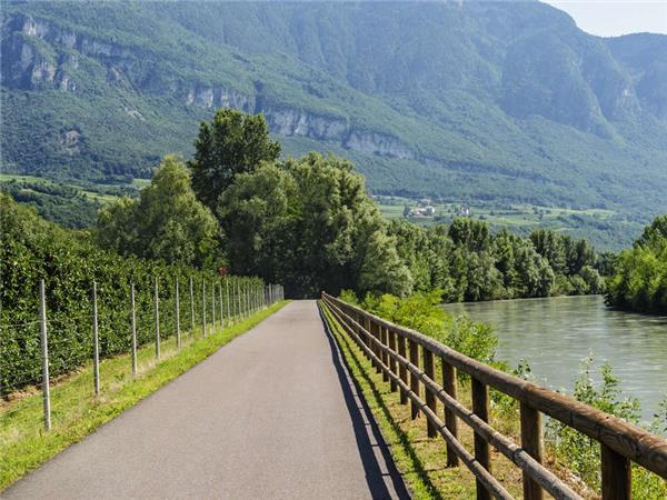 Cycling vacation in Italy, Dolomites, Lake Garda & Venice