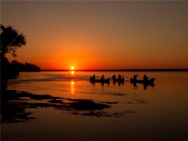 Zambezi canoe safari, Zambia