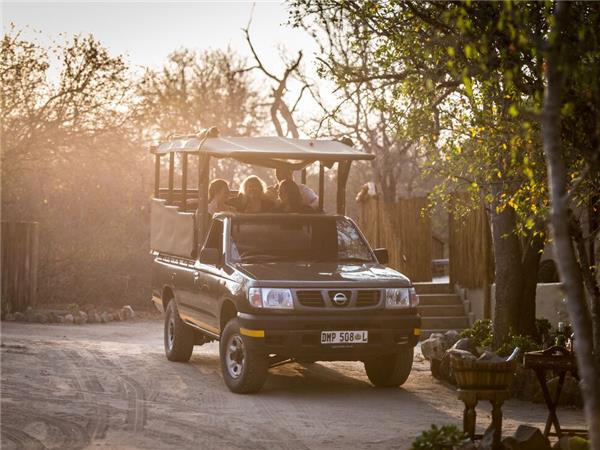 Johannesburg to Victoria Falls tours in Southern Africa