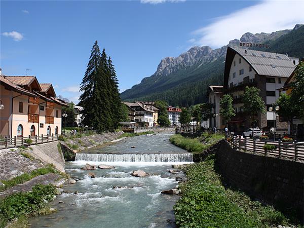 Western Dolomites walking tour in Italy