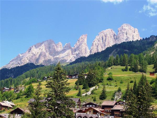 Western Dolomites walking tour in Italy