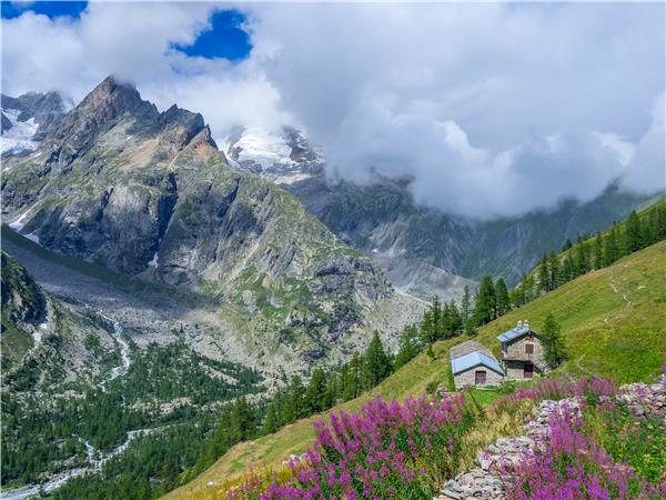 Mont Blanc Circuit classic hiking tour, 8 days