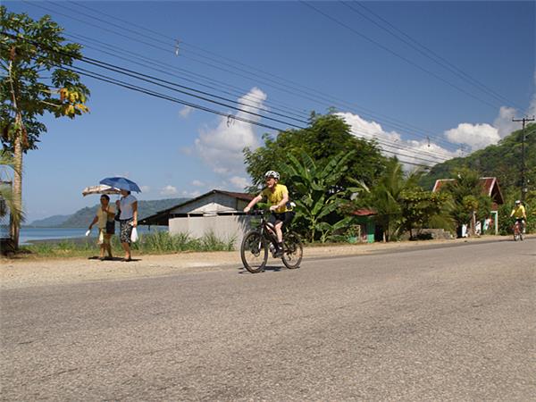 Central America cycling vacation