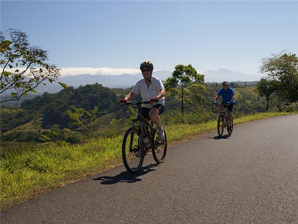 Coast to coast cycling vacation in Costa Rica