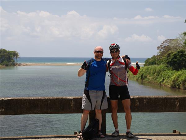 Coast to coast cycling vacation in Costa Rica