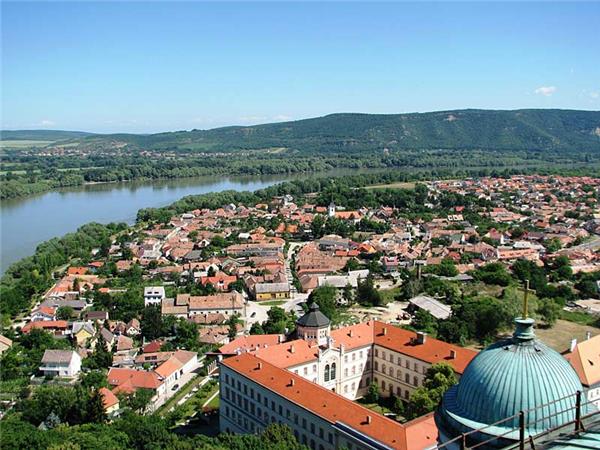 Prague to Budapest cycling vacation