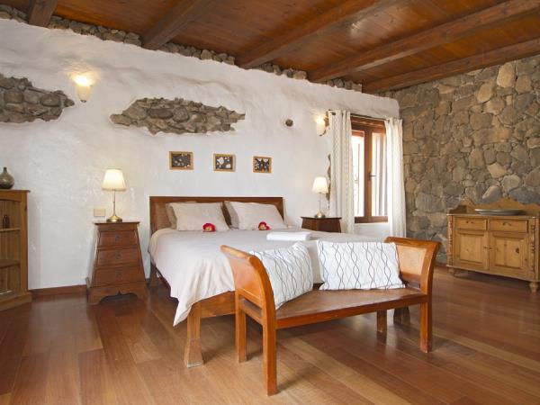 Lanzarote villa accommodation, Canary Islands