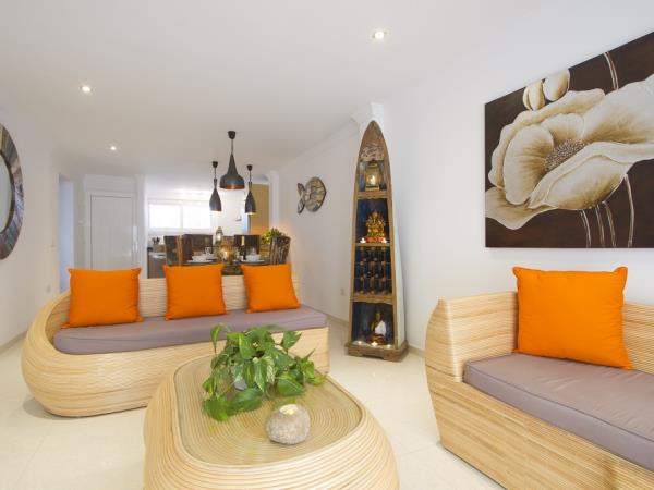 Lanzarote seafront accommodation, sleeps 4