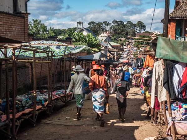 Madagascar holiday, Lemurs, canals & mountains