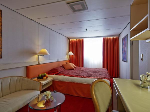 Northern lights and whale watching cruise in Iceland