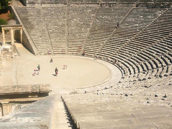 Archaeology vacation in Greece