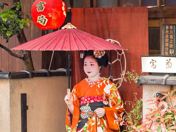 Japan small group vacation by bullet train