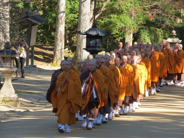 Japan honeymoon tour on a shoestring