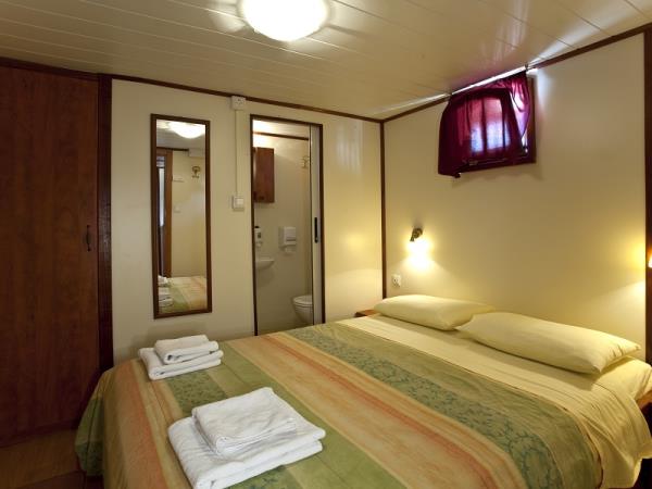Dubrovnik to Split small ship cruise