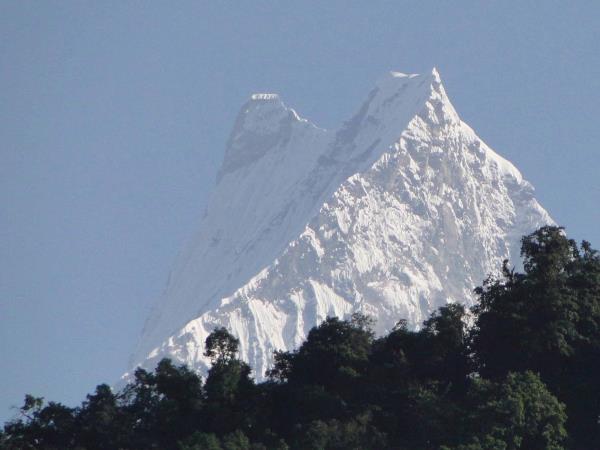Trek & volunteer in Nepal, help rebuild it