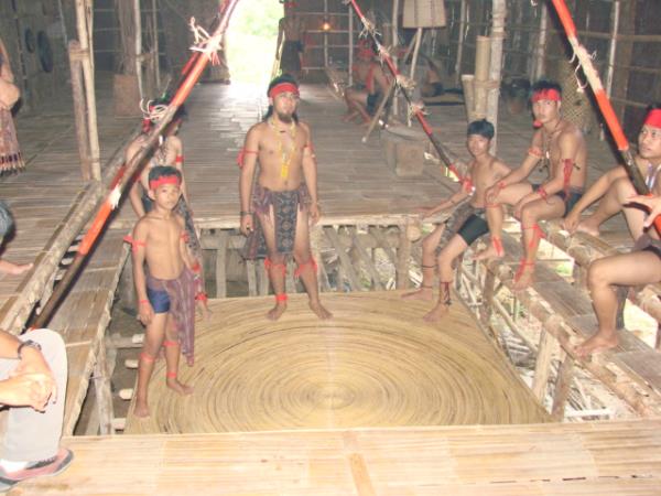 Borneo vacation, culture and wildlife