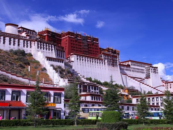 Himalayan tours to Bhutan, Tibet and Nepal