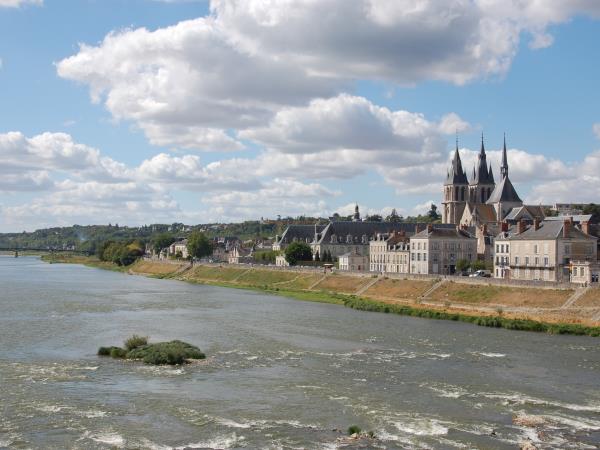 Chateau to Chateau family cycling tour in the Loire