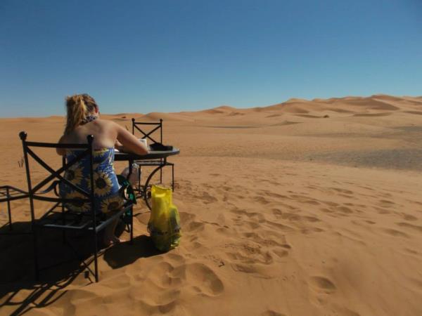 Painting vacation in Moroccan desert