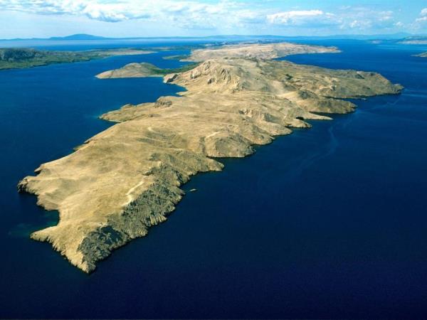 Island hopping vacation in Croatia