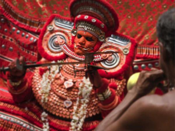 Kerala walking, culture & wildlife vacation, India